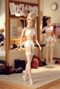 LINGERIE #1 BLONDE SILKSTONE BARBIE DOLL 2000 LIMITED EDITION MATTEL NRFB - Picture 1 of 2
