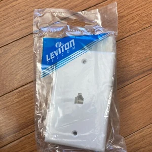 Leviton 40249-W Type 625B4 4-Conductor Flush Mount Jack Smooth Face White - Picture 1 of 4