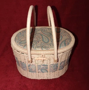 Caja de cesta de costura de mimbre tejida vintage AZAR tapiz floral grande 13x10x8 leer - Imagen 1 de 10