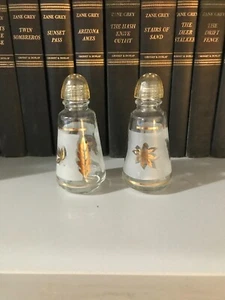 Salero y pimentero Anchor Hocking vintage años 50 con patrón de hoja de oro - Imagen 1 de 4