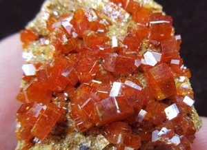 10g Vanadinite minerals dispay specimens from Morocco - Picture 1 of 12