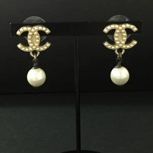 CHANEL CC Logo Pearl Gold Tone Earrings/3BD0097 - Picture 1 of 8