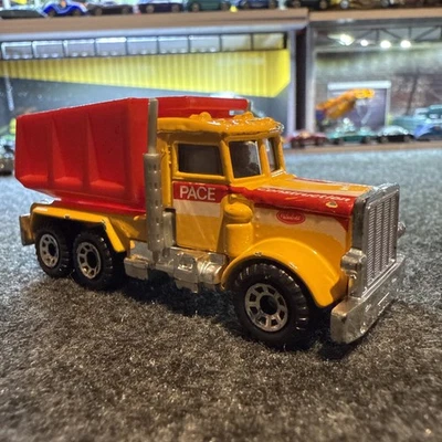 Camión de volteo Matchbox 1981 Pace Peterbilt construcción Foto 1 de 4