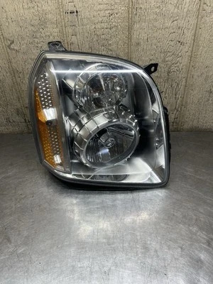 07-14 GMC Yukon Denali Passenger Right Front Headlight OEM - Image 1 of 4