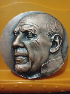 PICASSO MEDALLA BRONCE 360 GRS 8 CM MANOS GUERNICA GRABADOR TOLEDO 1974 PRECIOSA - Imagen 1 de 3