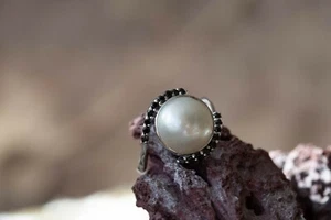 Indonesian Mabe Freshwater Cultured Pearl & Black Spinel Sterling Silver Ring - Picture 1 of 1