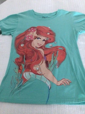 Camiseta de algodón orgánico Ariel Sirenita exclusiva de Disney Store talla mediana Foto 1 de 4