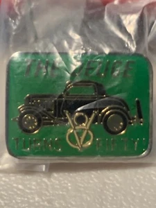 The Deuce Turns Fifty - Ford V8 - Green Pin, Cars, Collectibles - New in Bag - Picture 1 of 2