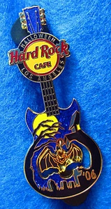GUITARRA DE MURCIÉLAGO VAMPIRO HALLOWEEN LOS ANGELES HRC Hard Rock Café PIN LE - Imagen 1 de 1