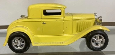 Spec Cast Back to the 50's 1997 3rd Edition 2-A. Die Cast Replica Ford Model "A" - Image 1 of 4