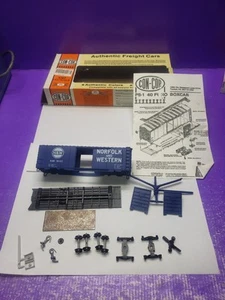 AS IS DAMAGED HO Con Cor Norfolk & Western 54615 40ft Box Car Knuckle Couplers - Picture 1 of 8