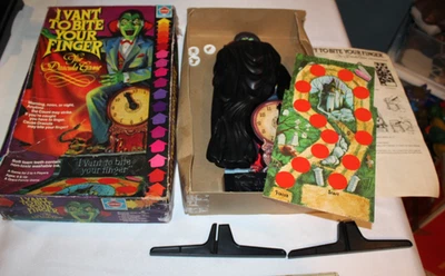 1981 Hasbro I Vant to Bite Your Finger Dracula Board Game 99% Complete READ Rare - Image 1 of 4