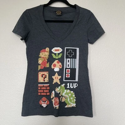 Camiseta para mujer Nintendo cuello en V Mario Famicon juego gráfico gris talla M quinto sol Foto 1 de 4