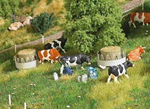 Busch 1388 Forage racks with round bales - Picture 1 of 2