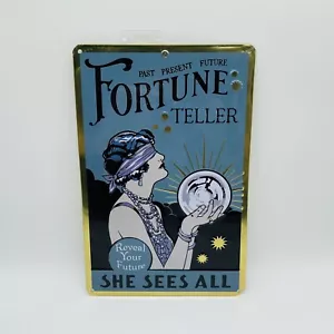 "Letrero de hojalata Spencer's Fortune Teller She Sees All Gold 12"" x 8""" - Imagen 1 de 2
