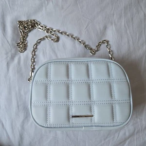 Light blue Bershka crossbody bag with silver chain strap - Picture 1 of 11