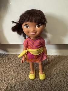 Muñeca Dora la Exploradora Everyday Adventures 2009 8"" hora de concierto - Imagen 1 de 3