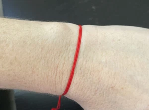 Rot Schnur Armband verstellbar Schutz Schmuck Kordel Seil Herren & Damen einfach - Bild 1 von 2