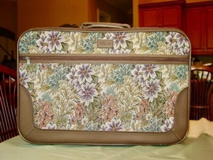 Vintage Carpet Clothing and Leather/Vinyl Trim Travel Bag/ Suitcase Large-24" - Picture 1 of 4