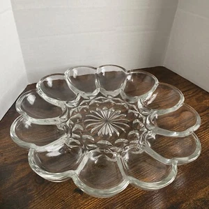 VTG Clear Scalloped Glass Egg Plate Deviled Egg Tray Egg Platter Holds 12 Eggs - Picture 1 of 9
