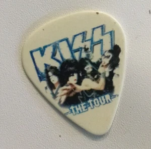 Kiss Gitarren-Plektrum Gene Simmons aus Mexiko Monterrey Konzert - Beschreibung lesen - Bild 1 von 4