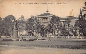 Vietnam - SAIGÓN - La oficina de correos y la estatua del obispo de Adran - Publ. - Imagen 1 de 2