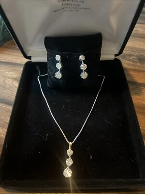Conjunto de brincos e pingentes de diamante - Imagem 1 de 4