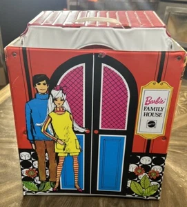 Vintage Barbie Casa Famiglia 1968 con Mobili Pieghevole Vinile Mattel USA Pulito LEGGI - Foto 1 di 14