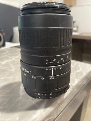 Lente Sigma DL 100-300 mm f/4,5-6,7 DL defectuosa para piezas Foto 1 de 4