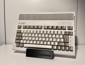 Commodore Amiga 600 + Netzteil + Halterung + Funktioniert 1A - gereinigt - Bild 1 von 9