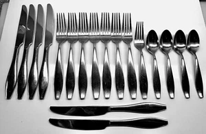 SILVERWARE ~ ONEIDA ~ COMET ~ LOT OF 19 pcs Knife Fork Spoon Nice Filler EASTER - Picture 1 of 2