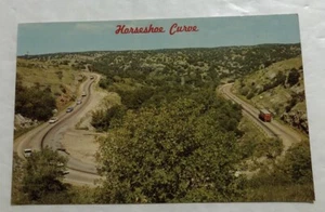 Hufeisenkruste auf dem US-Hochhaus 77 S. of Davis, Oklahoma. Ak (B2) - Bild 1 von 2