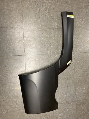 2000 GMC Yukon Left Rear Body Molding  - Imagem 1 de 2