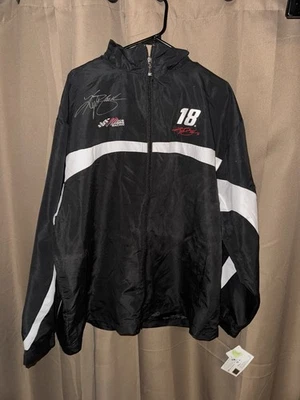 Chaqueta Kyle Busch Joe Gibbs Racing Chase Authentics 2xl Cremallera Luz Autografiada Foto 1 de 4