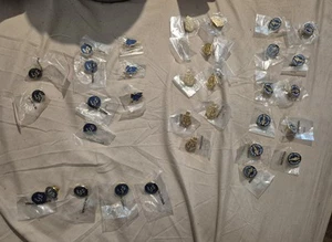 34 Long John Silber Pins. Neu mit Etikett .. 7 sind datiert 2015 oder 2017 - Bild 1 von 5