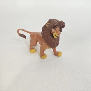 Disney Re Leone ADULTO SIMBA Figura 4" PVC Plastica Guardia Leone Giocattolo Cake Topper - Foto 1 di 3