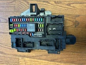Ford F150 2010 Super Cab 5,4 L OEM interior cabina derecha caja de fusibles relé unión - Imagen 1 de 8