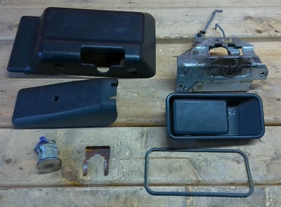 with KEY 03-06 Jeep Wrangler TJ TAILGATE LATCH Linkage PADDLE Handle COVER - Изображение 1 из 4