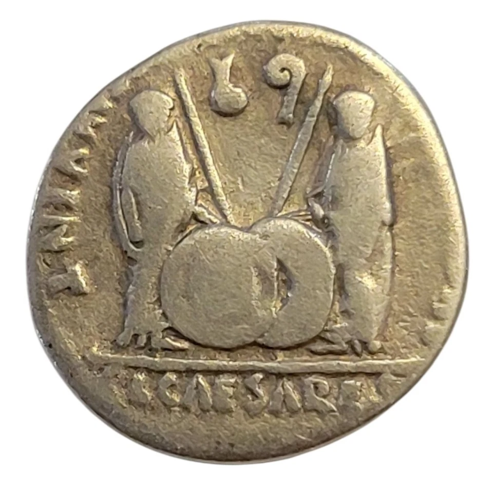 Augustus (27 BC – AD 14). Silver Denarius, mint of Lugdunum, 7-6 BC RIC 207  Foto 1 de 4