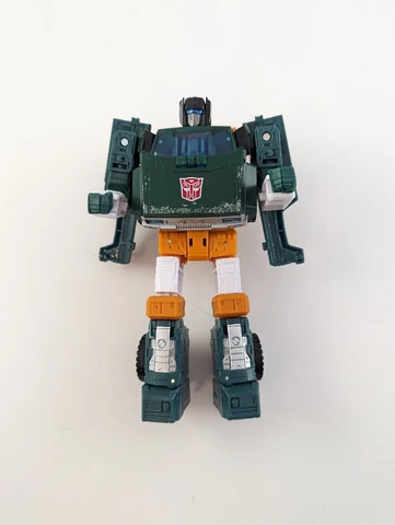 INCOMPLETE Transformers Earthrise War For Cybertron HOIST Siege Generations Cover