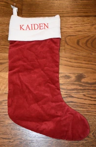 Pottery Barn klassischer Samtstrumpf rot Monogramm Kaiden NEU Neu mit Etikett Medium - Bild 1 von 3