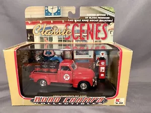 Road Champs 1/43 Scale Die-Cast Classic Scenes 1953 Chevrolet 3100 Texaco - Picture 1 of 3