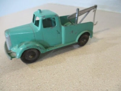 Tootsie Toy Pressed Steel Original Paint Green Mack Truck Wrecker Tow Truck&hook - Image 1 of 4