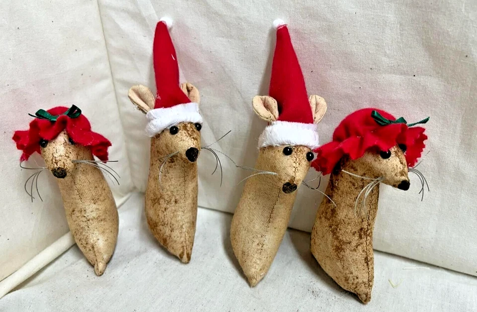 Christmas/Santa Mrs. Santa/Santa Hats/Primitive Mice/Set of 4/Farmhouse/Grunged - Image 1 of 1