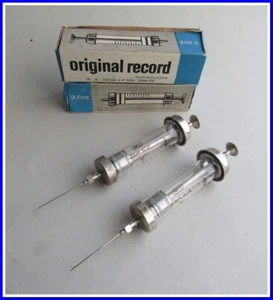 2 DIFFÉRENTS ANCIENS SERINGUES MÉDICAUX 10ml.10ml~NOS #21123 - Picture 1 of 4
