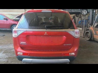 (LOCAL PICKUP ONLY) Hood Fits 15-21 OUTLANDER 6536043 - Image 1 of 4