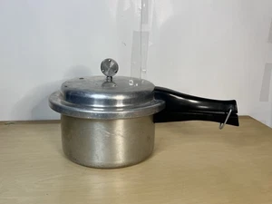 VTG Mirro Matic Pressure Cooker Aluminum 4 Quart Pot Rubber Ring Tray Jiggler - Picture 1 of 19