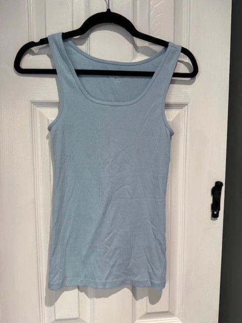 Camiseta sin mangas acanalada azul claro Gap para mujer talla pequeña Foto 1 de 1