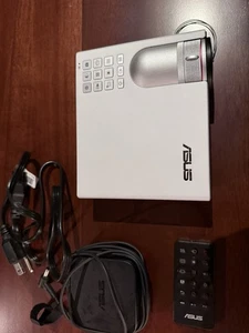 ASUS P3B Portable LED Projector, 800 Lumens, 1280*800, 12000mAh Battery - Picture 1 of 3