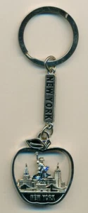 KEY RING - KEY CHAIN - NEW YORK #17 - STATUE OF LIBERTY - EMPIRE - APPLE SHAPE - Picture 1 of 2